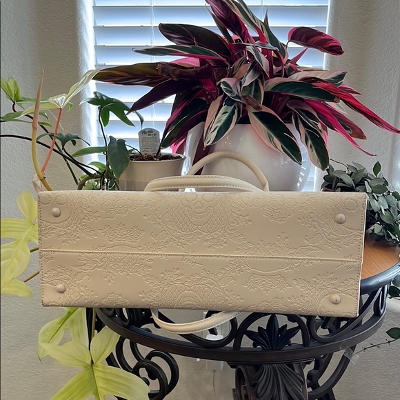 🎃👻Betsey Johnson 👻🎃Cream Tote Bag w/ Studded Detailing Clutch Inside NWT - Picture 8 of 15